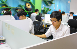 スタッフ インタビュー